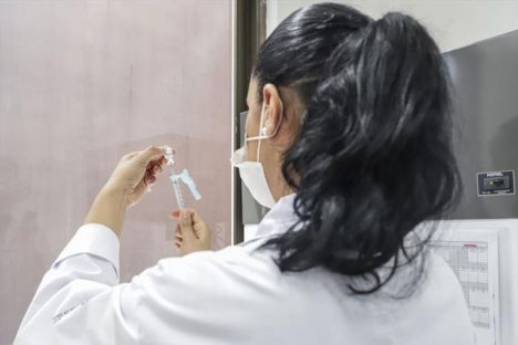Público prioritário receberá vacina bivalente a partir de segunda (27)