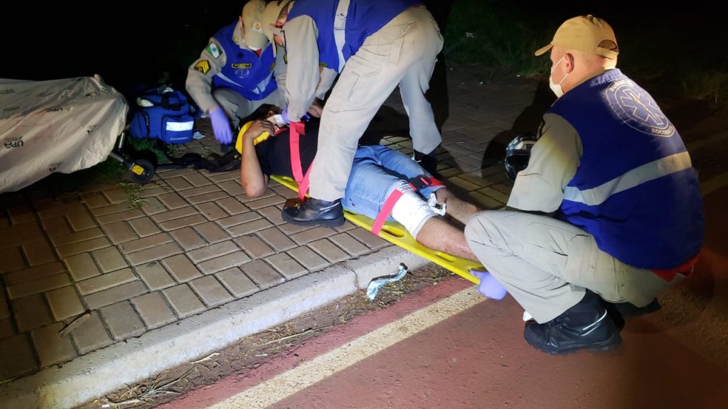 Colisão entre carro e moto deixa jovem de 21 anos ferido no bairro Brasmadeira Colisão entre carro e moto deixa jovem de 21 anos ferido no bairro Brasmadeira