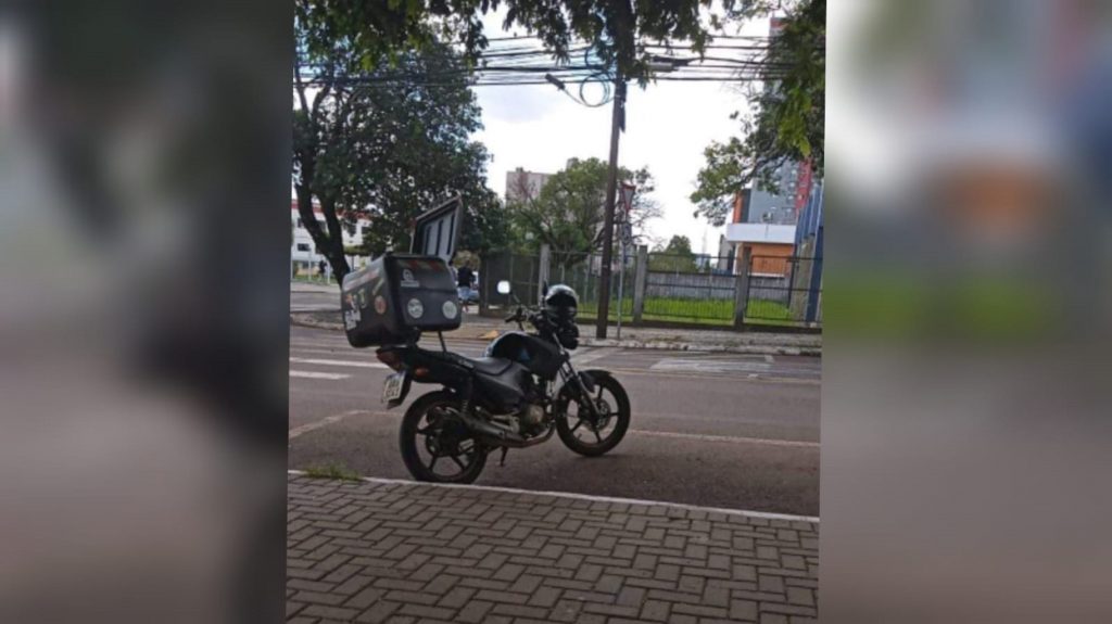 Motocicleta Yamaha YBR Factor, placa ARU-3C41, foi furtada no bairro Brasmadeira Motocicleta Yamaha YBR Factor, placa ARU-3C41, foi furtada no bairro Brasmadeira