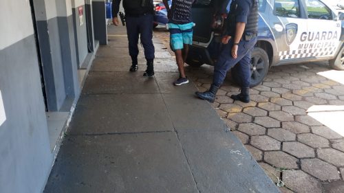 Após desacatar agentes da GM, homem é detido