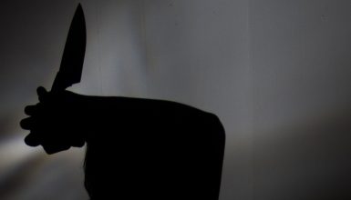 Imagem referente a Criança de 4 anos é morta a facadas pela madrasta de 14 anos