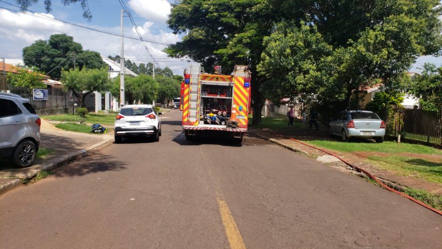 Panela de pressão esquecida no fogão causa incêndio