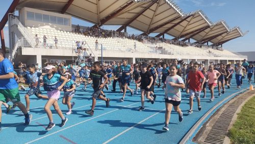 Crianças iniciam atividades do projeto Cascavel Athletics School