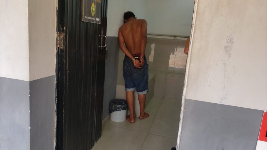 Homem agride e ameaça a própria mãe no Interlagos