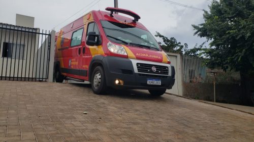 Idosa fica ferida ao sofrer queda enquanto limpava a casa