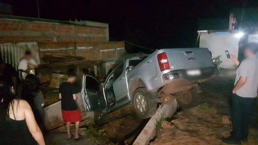 Condutor embriagado é preso após provocar acidente de trânsito na rua Europa