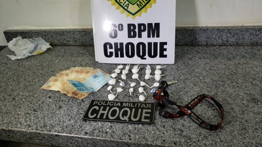 Menor é apreendido pela Choque pilotando moto e com drogas