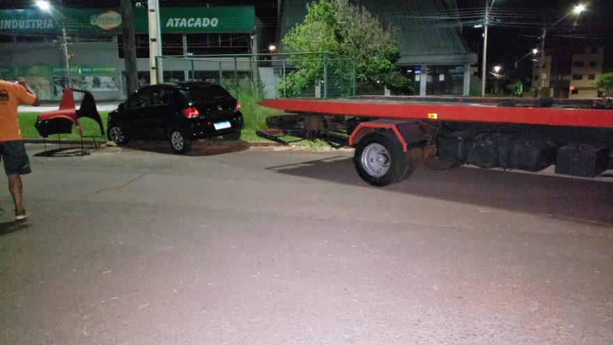 Motorista perde o controle da direção e bate em poste no Alto Alegre