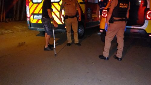 Homem é preso após esfaquear esposa enquanto ela dormia