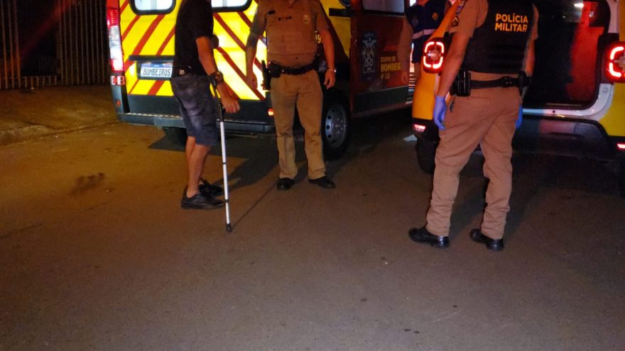 Homem é preso após esfaquear esposa enquanto ela dormia