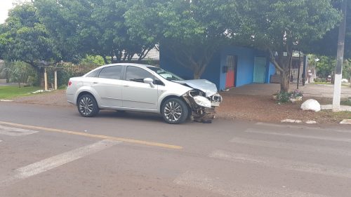 Peugeot e Linea ficam destruídos após forte colisão na região norte