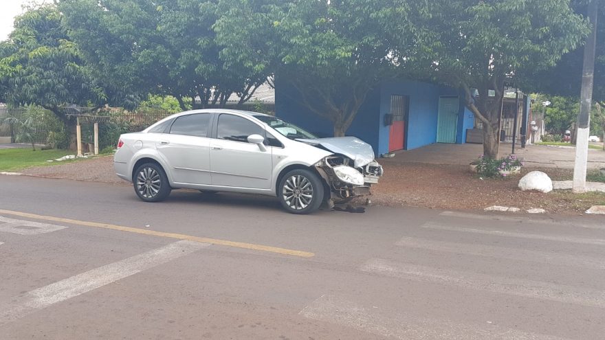 Peugeot e Linea ficam destruídos após forte colisão na região norte