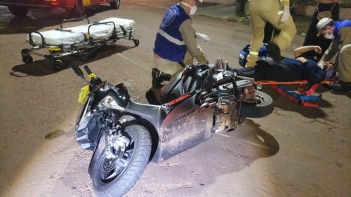 Motociclista se fere em acidente com carro na Rua Manaus