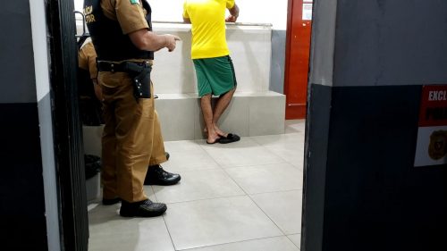 Homem vai preso após ameaçar sogra com pedaço de pau no Conjunto Riviera
