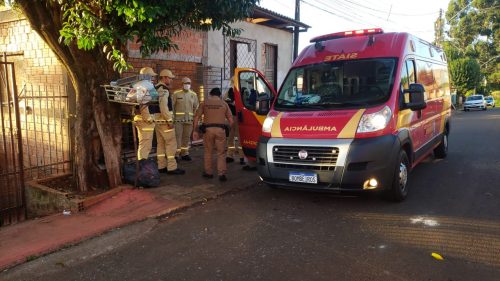 Homem é executado a tiros enquanto estava deitado em sofá
