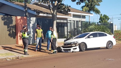 Fusion e Civic se envolvem em forte colisão na Região da FAG