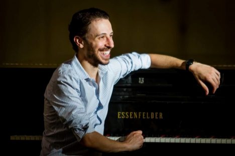 Pianista indicado ao Grammy abre temporada 2023 do Bravíssimo em Cascavel