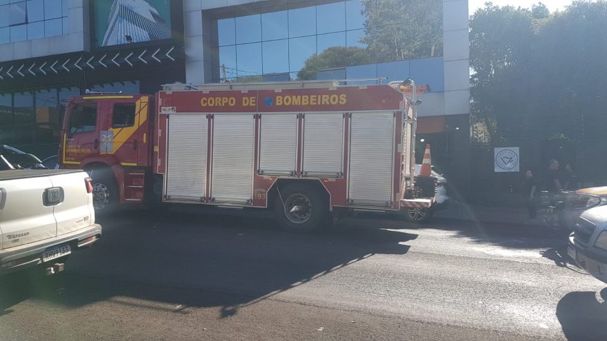 Fumaça de churrasqueira assusta vizinhos que chamam Bombeiros