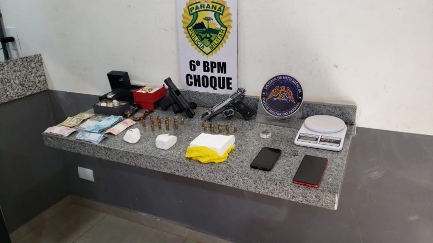 Casal em posse de drogas, armas e munições é detido pelo Choque