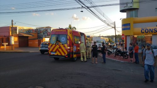 Motociclista fica ferida em acidente na Rua Souza Naves Sul