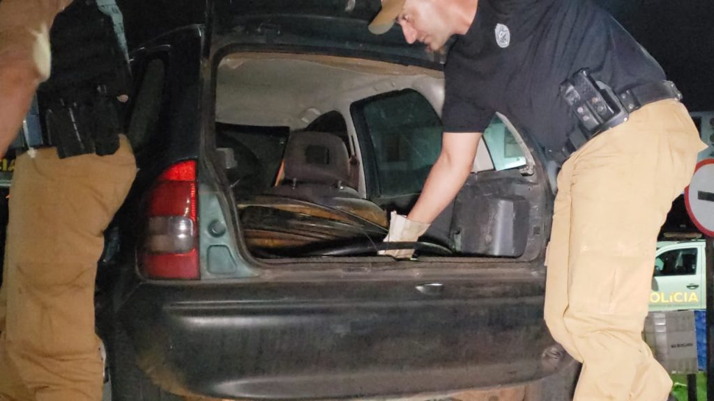 Homem é detido em flagrante com 32 kg de cabos de alta tensão dentro do veículo