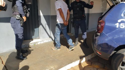 Com mandado de prisão em aberto por homicídio, homem é detido em posse de cachimbo de crack