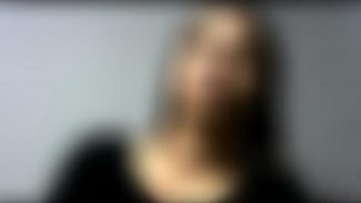 Em depoimento, esposa de Jhon Willian Flores se confunde sobre celular apreendido