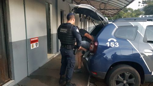 Homem é detido após furtar R$ 34 em produtos em supermercado