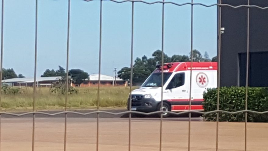 Aeronave traz paciente a Cascavel para receber tratamento especializado no HUOP