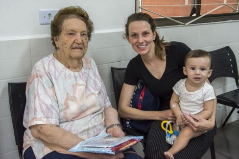 Vacinação contra a gripe começa por crianças e idosos em Curitiba Imagem referente a Vacinação contra a gripe começa por crianças e idosos em Curitiba
