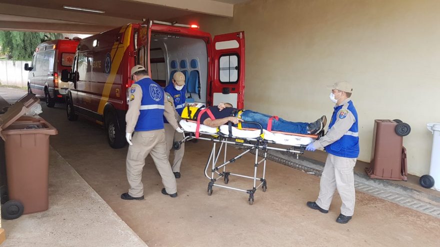 Homem fica ferido ao sofrer uma queda de altura na BR-467 em Cascavel