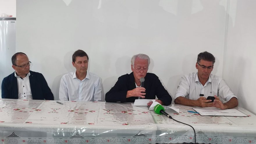 Prefeitura assina licitação para pavimentar trecho entre a BR-277 e o Parque Industrial