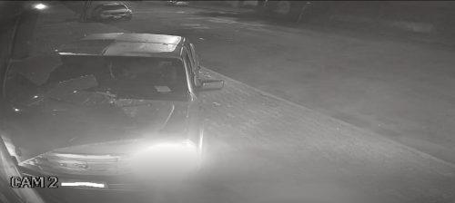 Vídeo mostra momento que caminhonete atinge fachada de comércio no Country