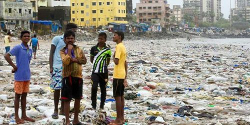 Imagem referente a Mundo joga um caminhão de lixo, por minuto, nos oceanos