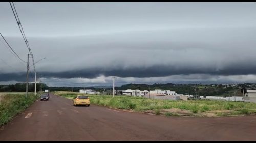 Nuvens indicam chegada de forte temporal em Cascavel; Simepar emite alerta