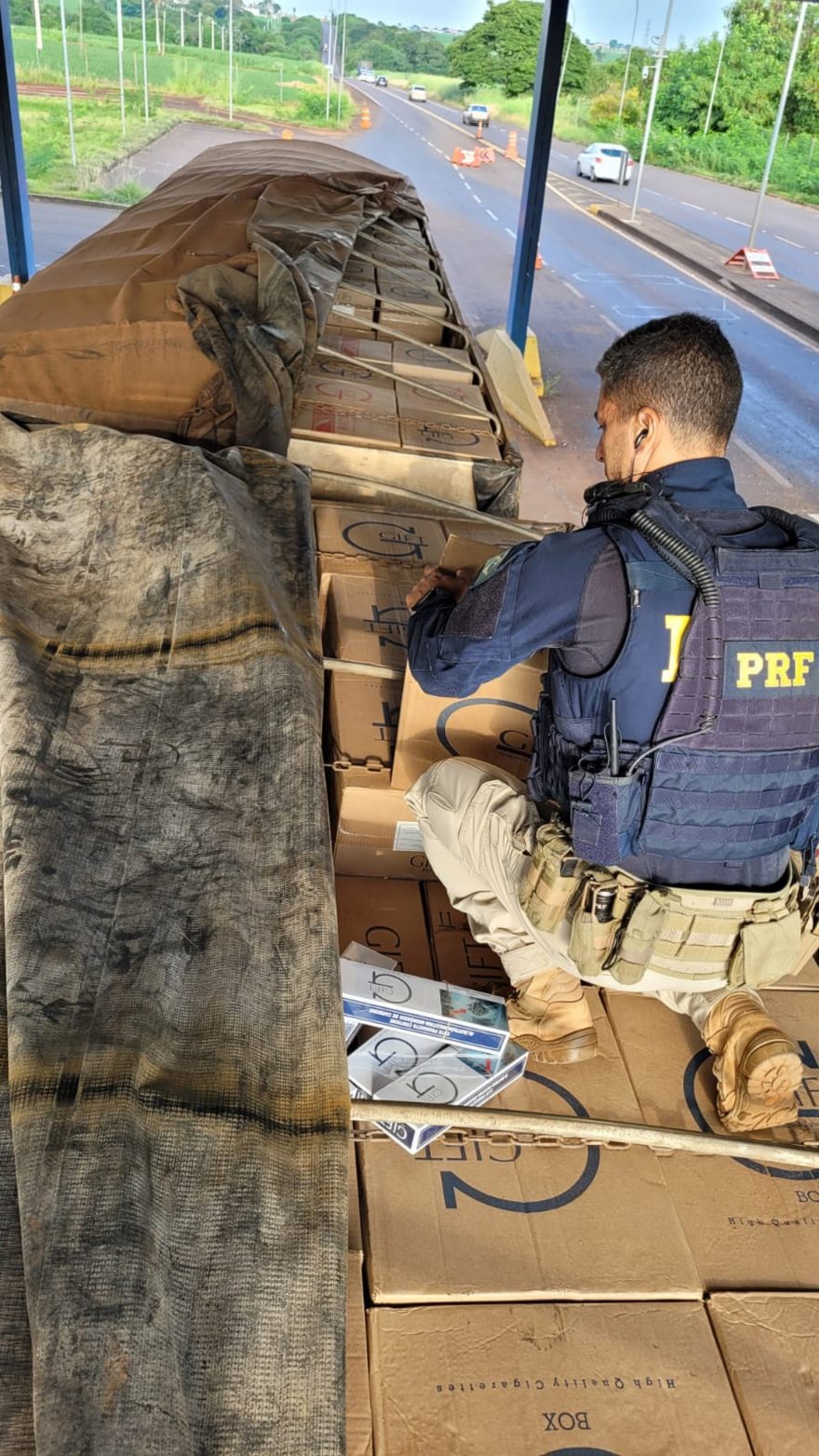 Bitrem furtado em Ponta Grossa é recuperado com cigarros contrabandeados em Guaíra