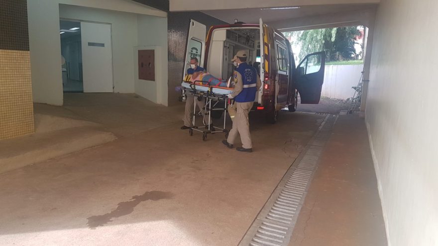 Mulher sofre em queda em ônibus do transporte coletivo