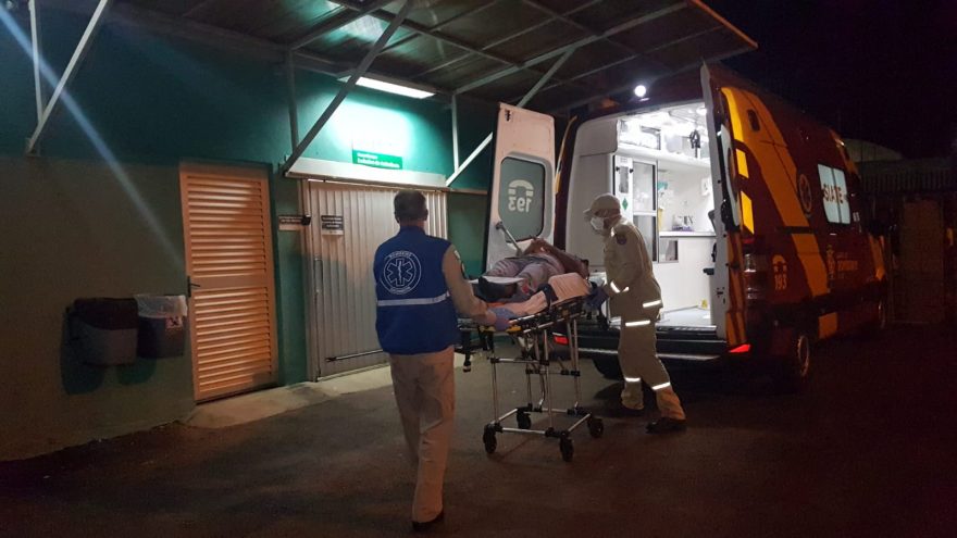 Homem fica ferido ao sofrer queda de moto no Universitário