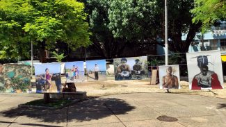 Fotógrafas mostram obras sobre afeto em praças de três cidades do Rio