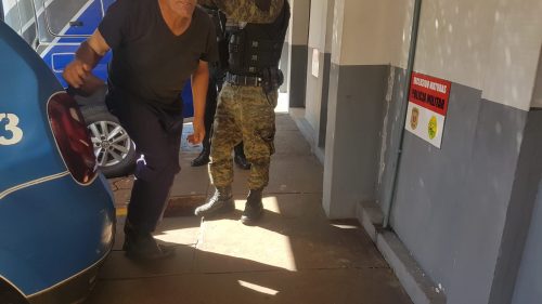 Condutor do Scénic que colidiu contra ônibus é detido por estar dirigindo sem CNH