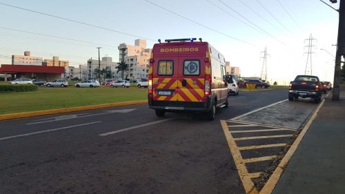 Moto e bike colidem na Avenida das Torres