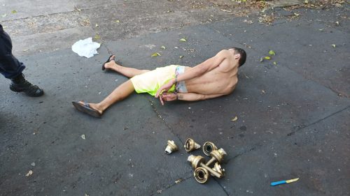 Rapaz é detido pela Guarda Civil Patrimonial após tentar furtar bicos de mangueiras em Escola