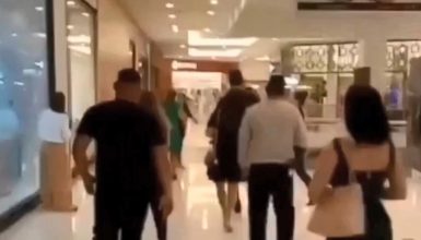 Imagem referente a Mulher flagra marido com amante e causa confusão em shopping