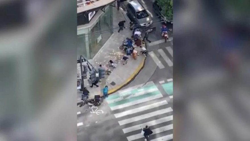 La Casa de Papel? Ladrão tenta roubar mochila com R$ 170 mil e provoca ‘chuva de dinheiro’ na rua
