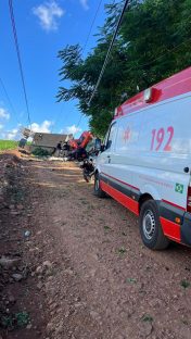 Mulher fica em estado grave após acidente com carreta, seguido de choque elétrico na BR-163 em Santa Maria