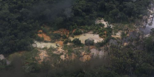 Operação contra garimpo ilegal prende dois militares no Amazonas Imagem referente a Operação contra garimpo ilegal prende dois militares no Amazonas