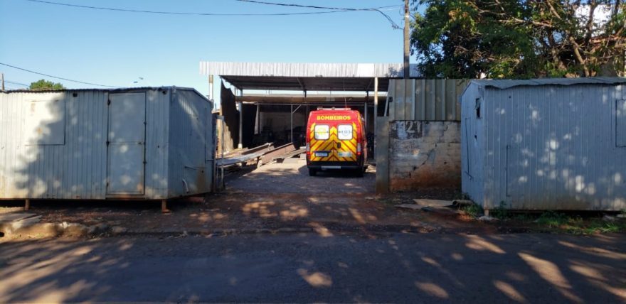 Trabalhador tem lesão grave após ser atingido por viga de ferro