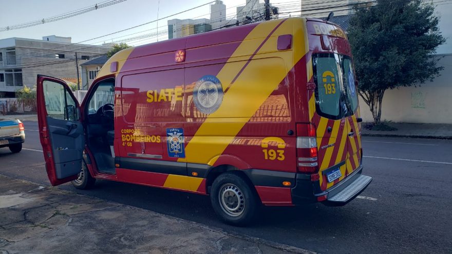 Ciclista fica ferido após ser atingido por carro no Centro de Cascavel