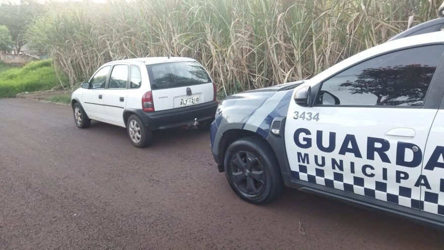 Corsa furtado na Avenida Tancredo Neves é recuperado pela Guarda Municipal