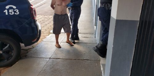 Homem é preso após ameaçar e agredir companheira e enteada no Jardim Melissa